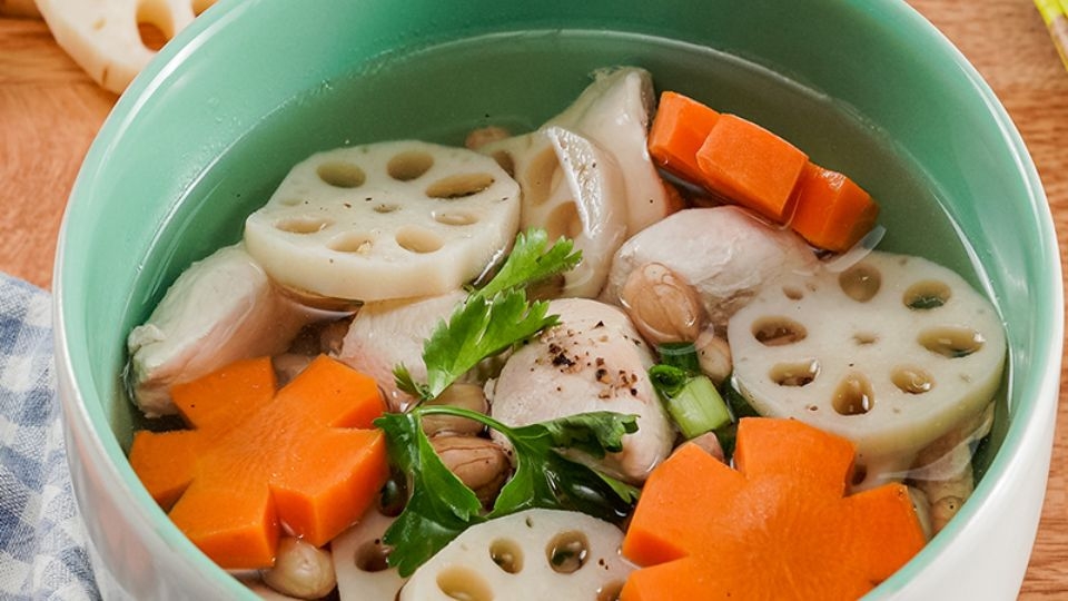 Gà nấu củ sen giàu chất dinh dưỡng, mang đến nhiều lợi ích cho sức khỏe
