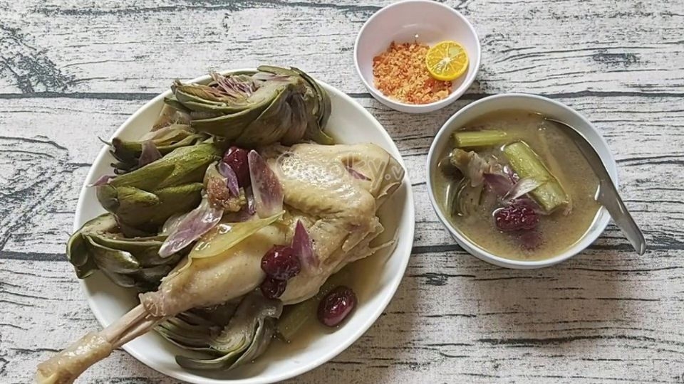 Gà nấu với hoa atiso giàu chất dinh dưỡng, hỗ trợ bồi bổ sức khỏe
