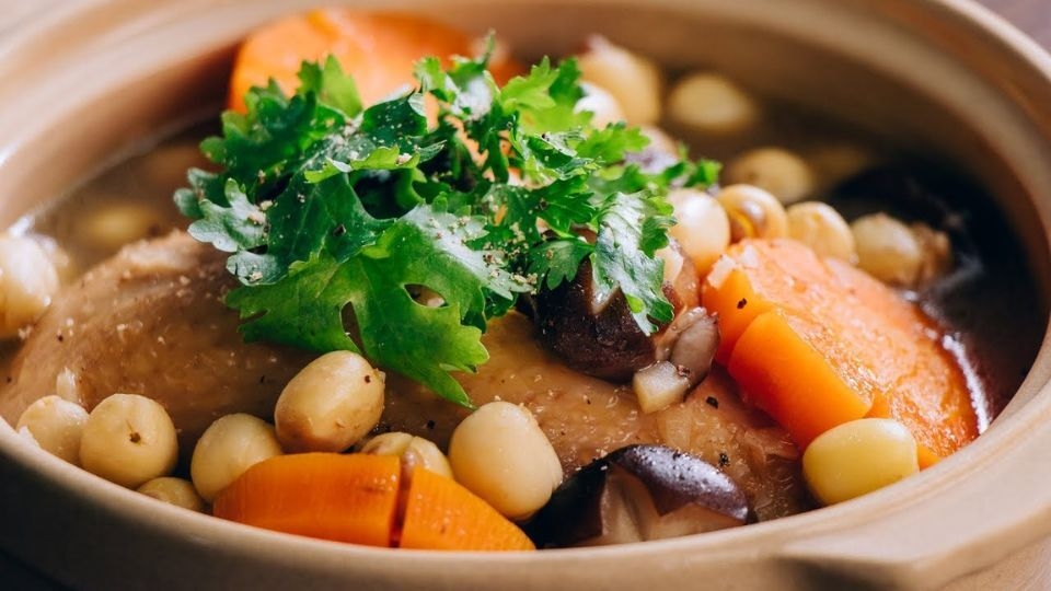 Gà hầm ngũ quả không lo bị ngán