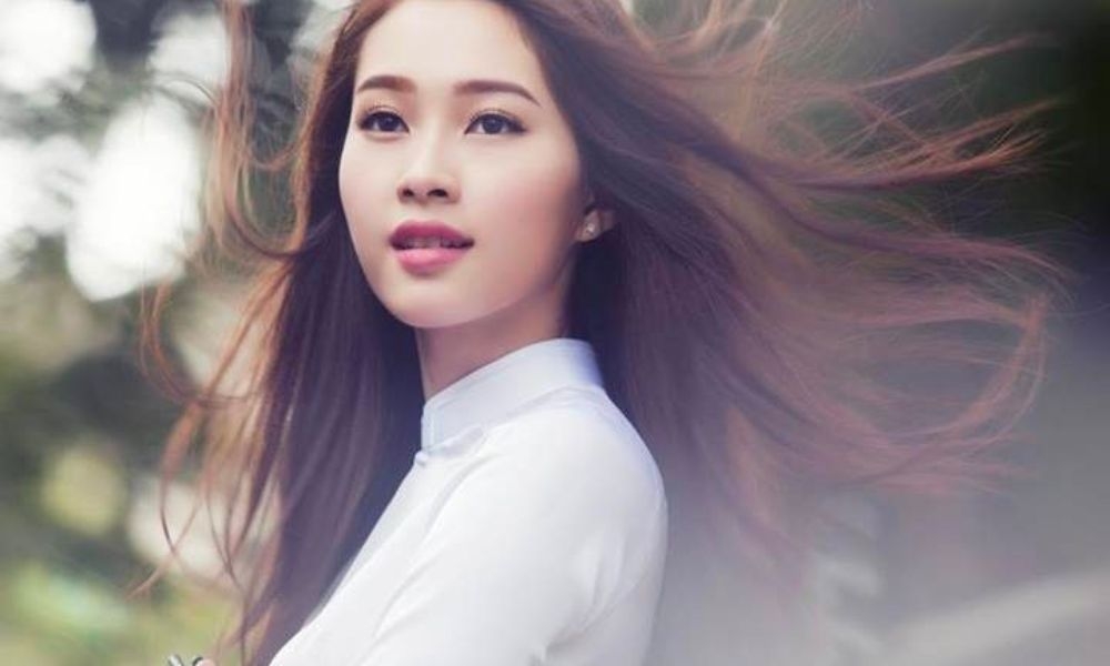 Dáng để tóc bay tự nhiên trong gió