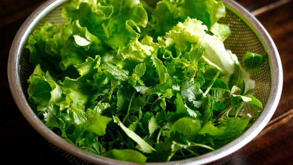 Chuẩn bị rau và gia vị