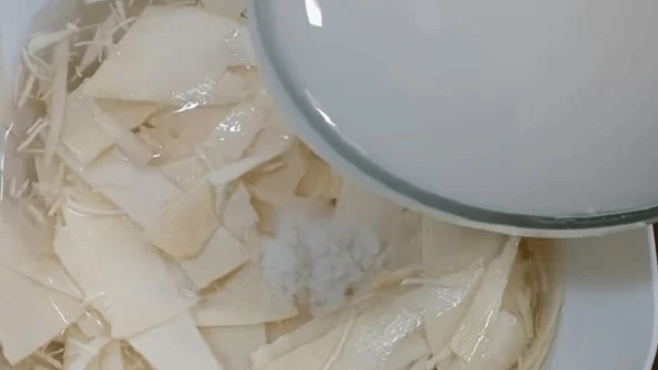Ngâm măng với nước vo gạo
