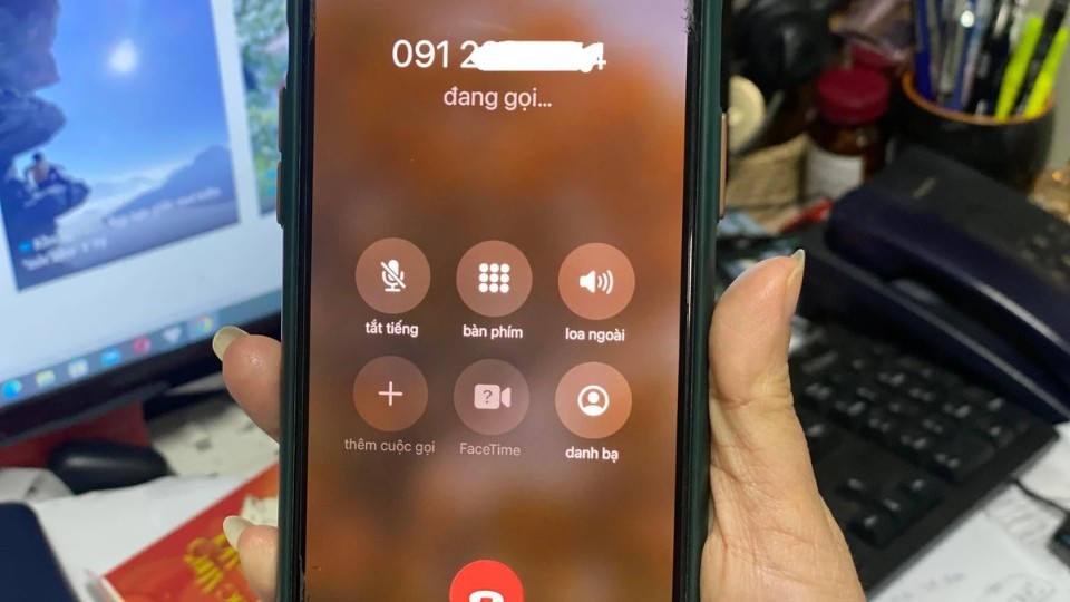 Khởi động lại điện thoại