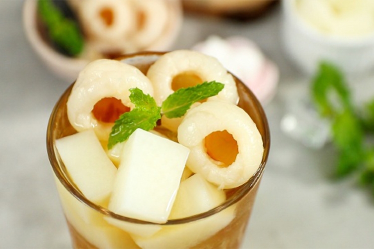 Chế biến thạch rau câu vải