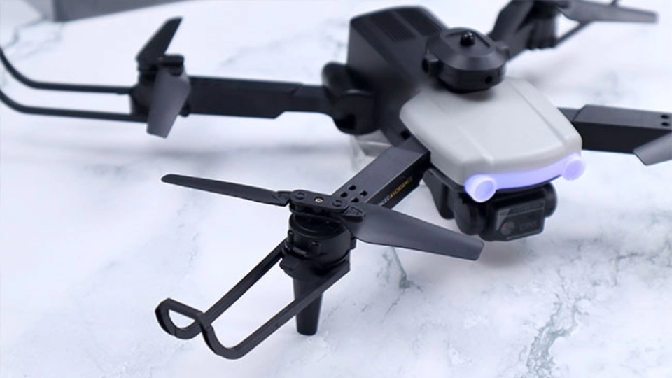 Sản phẩm này còn được trang bị&nbsp; hệ thống cụm 2 camera có thể quay rõ ràng được video với độ phân giải cao lên tới 4K