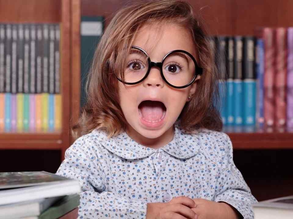 Nên đeo kính khi bị cận 