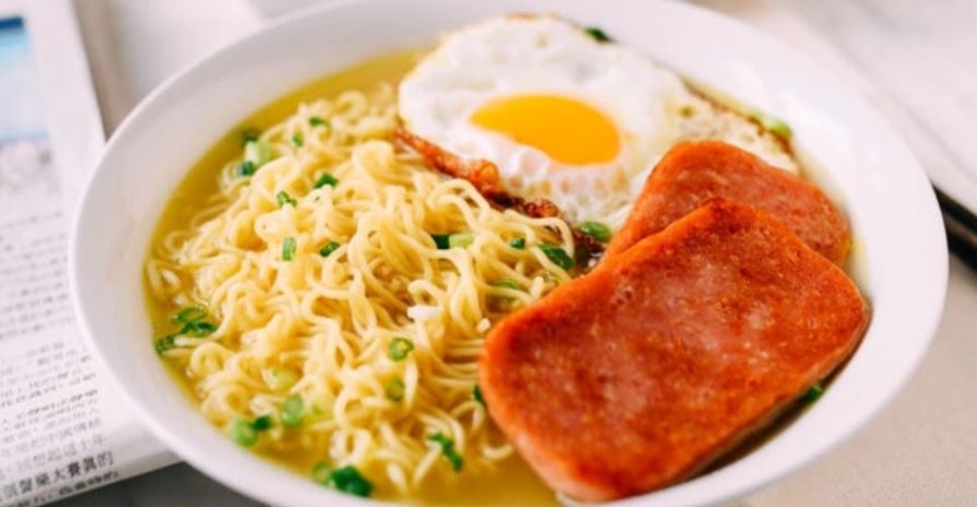 Cách nấu mì tôm trứng 2