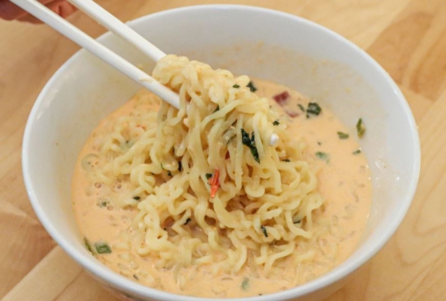 Cách nấu mì tôm trứng 4