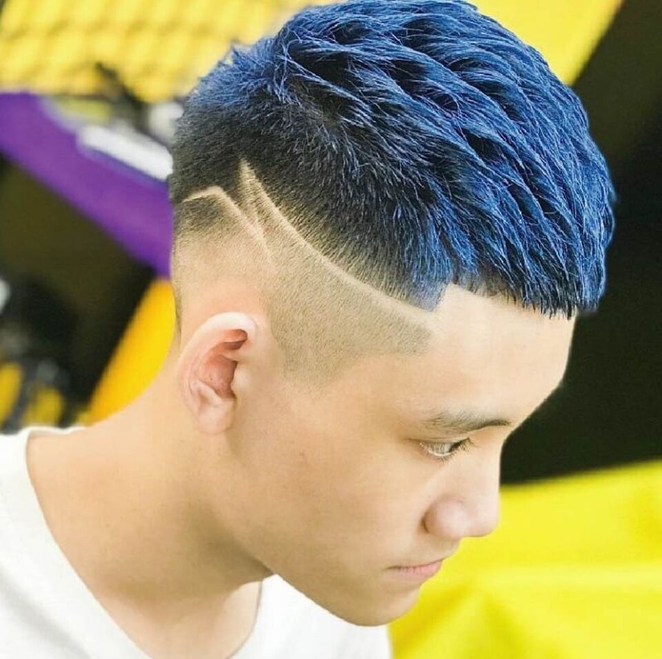 Kẻ tóc nam nhuộm