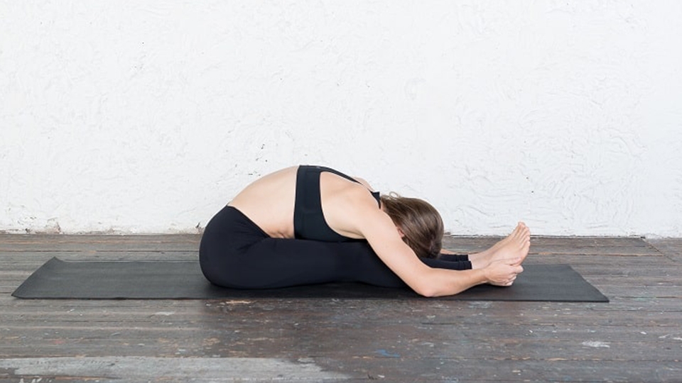 Ngồi cúi người (Seated Forward Bend Pose)