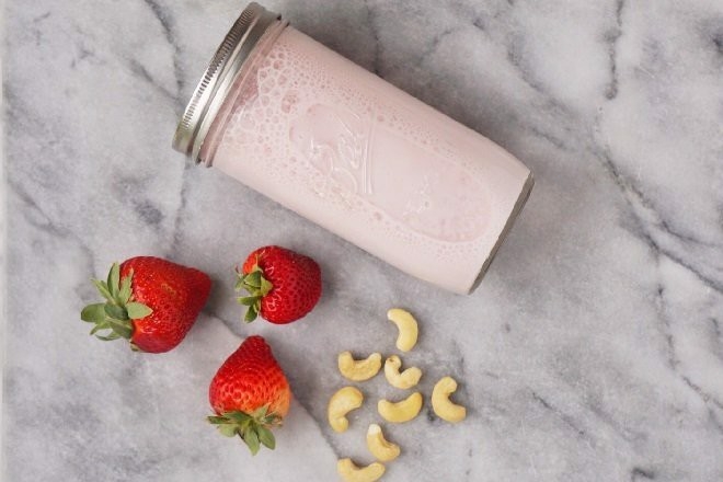 Sữa hạt điều dâu tây thơm ngon, dễ làm