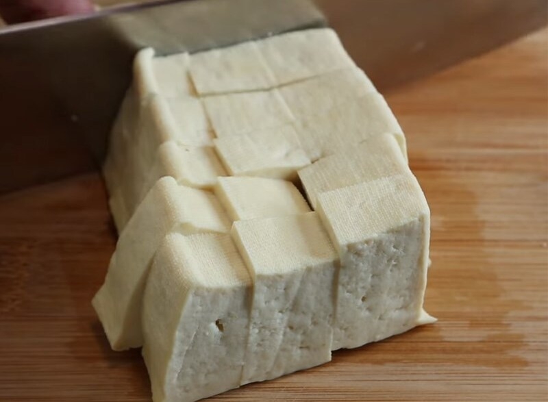 Đậu hũ cắt vuông