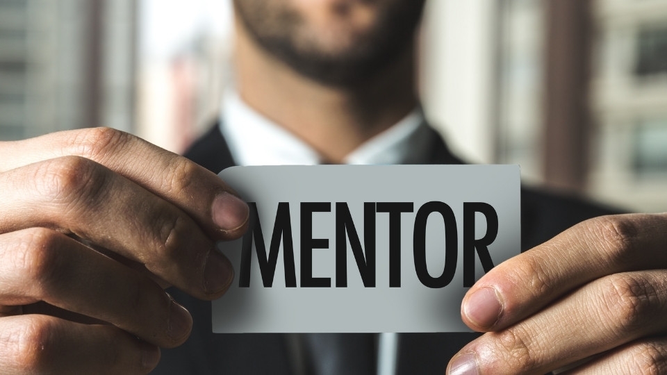 Mentor là người hướng dẫn hay người cố vấn có chuyên môn