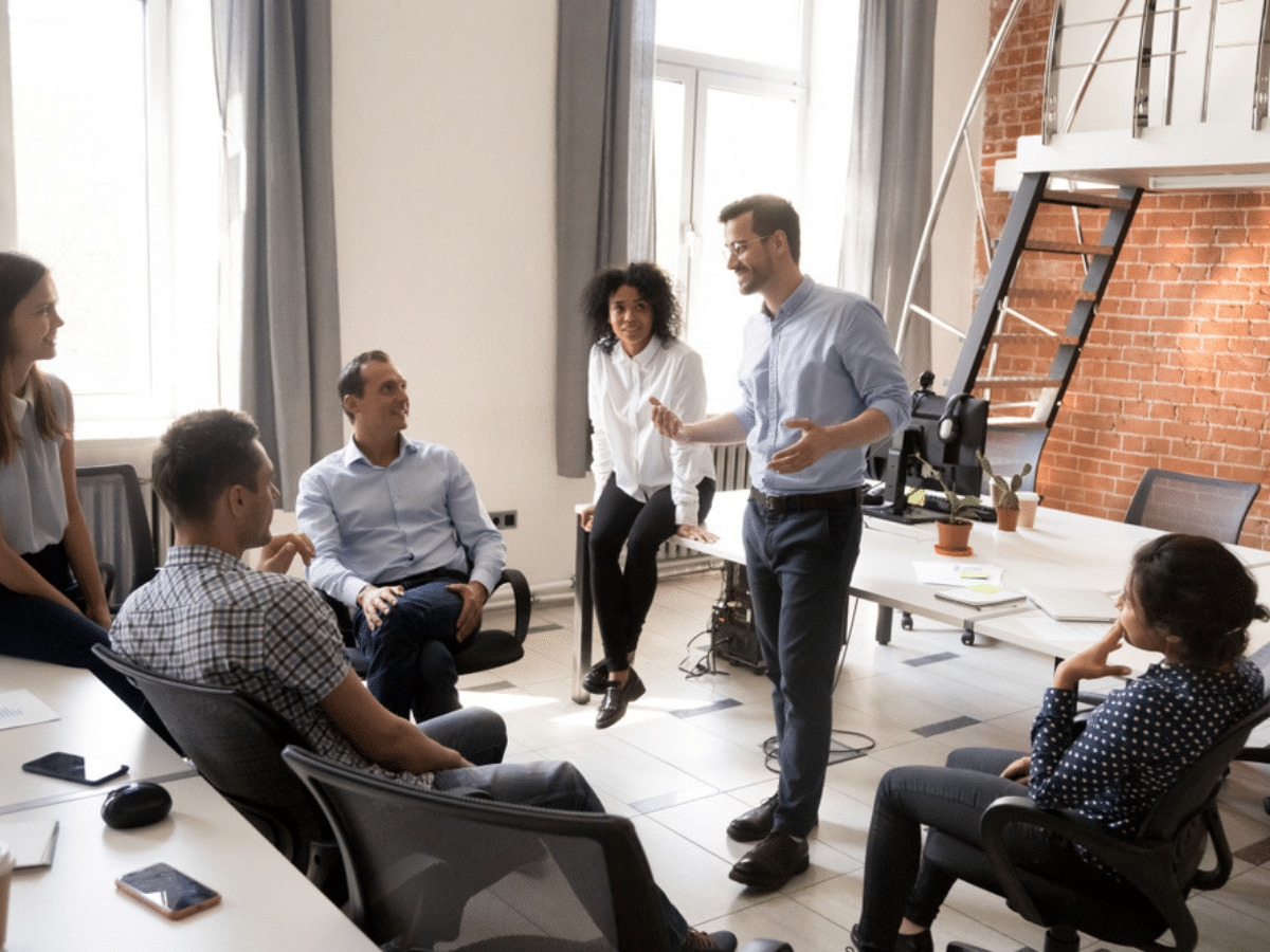 Leadership là năng lực lãnh đạo giúp khơi dậy cảm hứng và mục tiêu công việc của từng thành viên trong nhóm