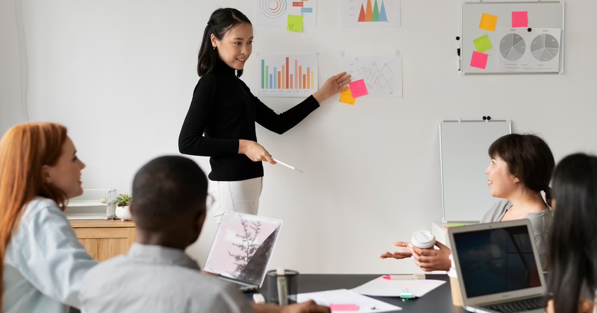 Leader cần trau dồi các kỹ năng quan trọng trong nghề như giao tiếp, lắng nghe, ra quyết định, lập kế hoạch…