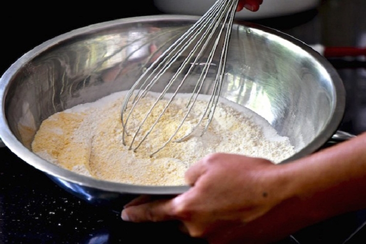 Thử ngay cách làm bánh khoai lang thơm ngon (Hình 3)