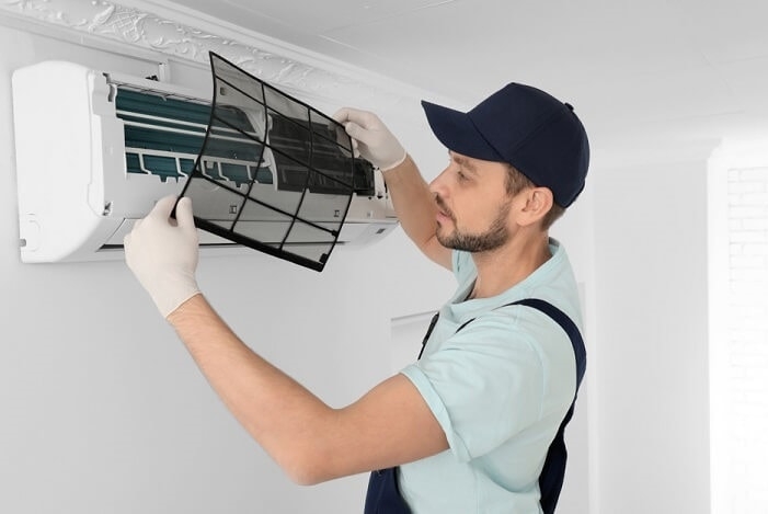 Vệ sinh máy lạnh thường xuyên sẽ giúp máy hoạt động ổn định và bền bỉ