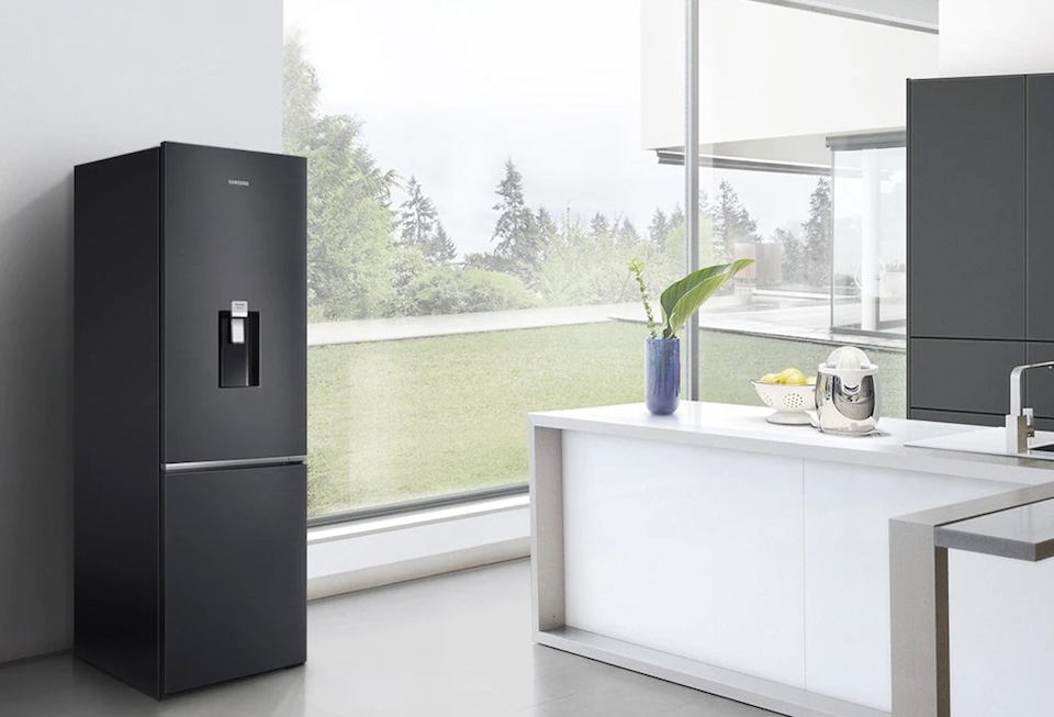 So sánh tủ lạnh ngăn đông đá trên với ngăn đông đá dưới phù hợp cho nhu cầu của mỗi gia đình Việt hình 2
