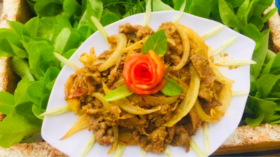 bò xào sả ớt và nghệ