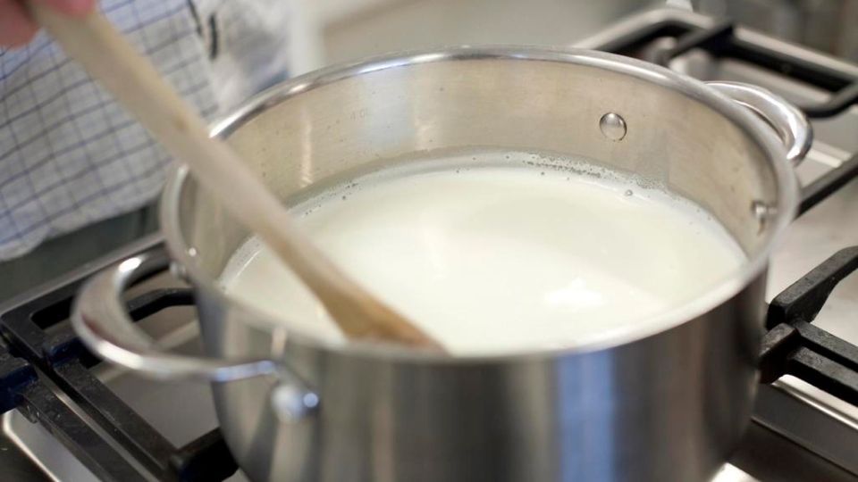 Nấu hỗn hợp nước cốt dừa