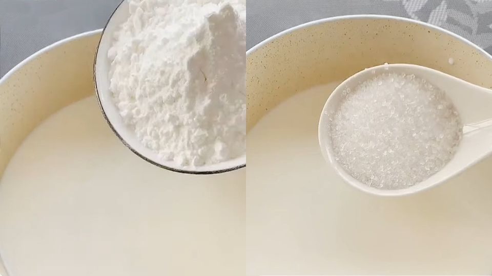 Nấu hỗn hợp bột với sữa