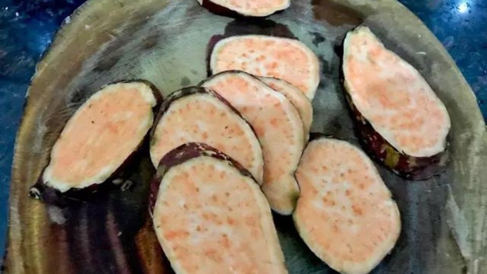 Cắt mỏng khoai lang