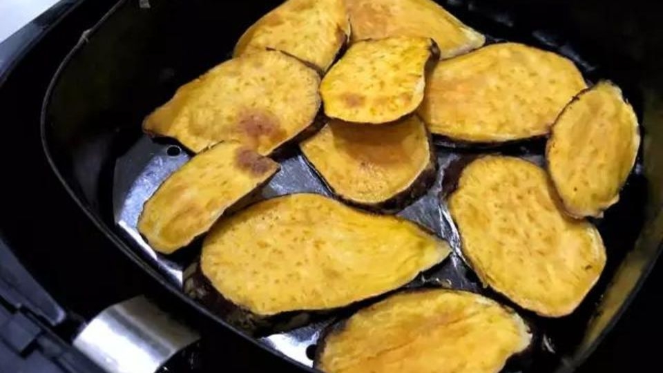 Nướng khoai lang phết bơ