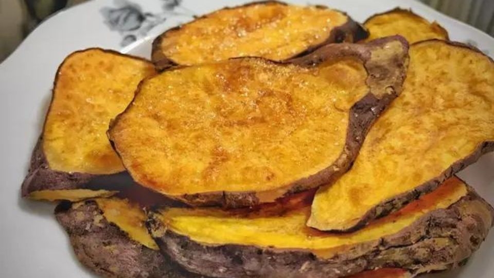 Khoai lang nướng bơ bằng nồi chiên không dầu