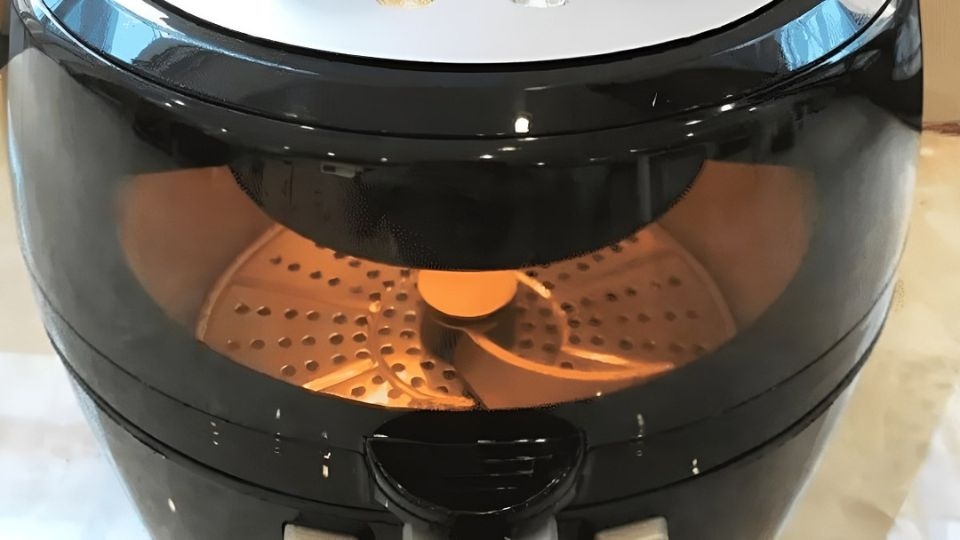 Làm nóng nồi chiên không dầu