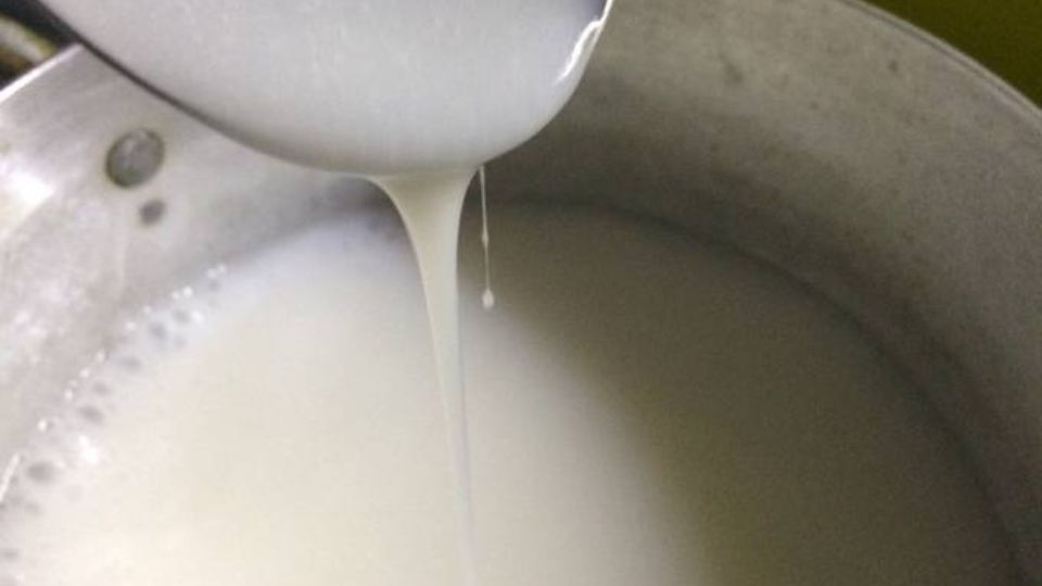 Làm nước cốt dừa