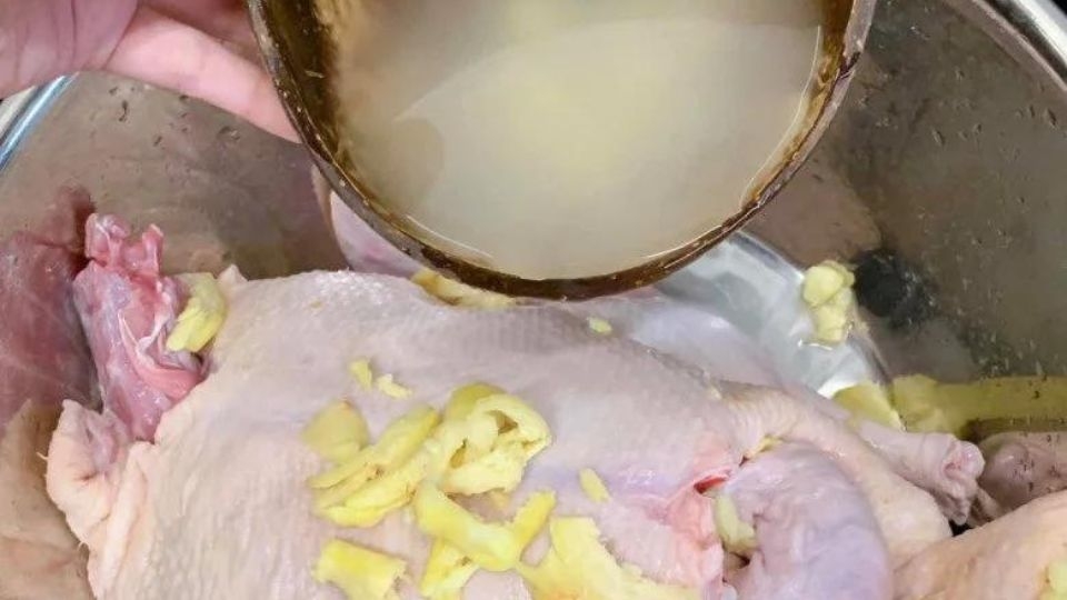 rửa vịt sạch sẽ