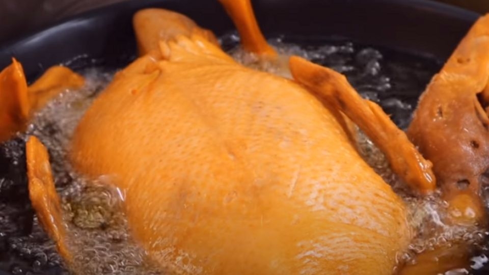 Chế biến vịt tiềm thuốc bắc