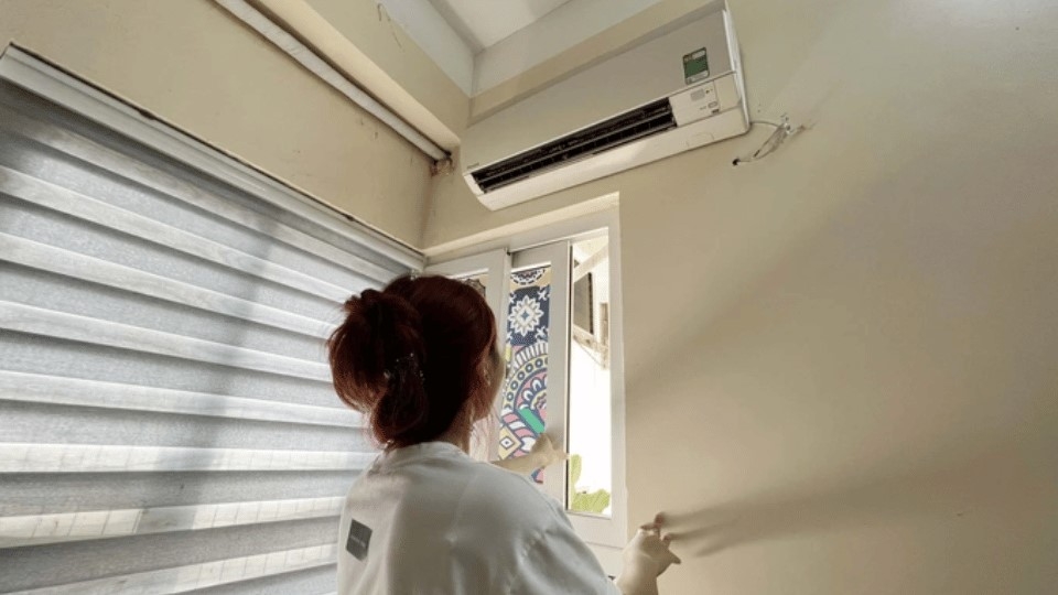 Đóng kín cửa khi dùng máy lạnh