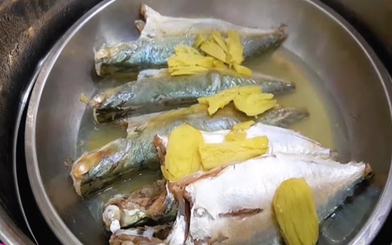 Cá bạc má hấp gừng