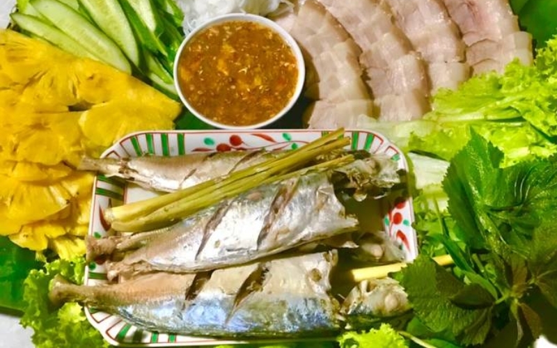 Cá nục hấp sả