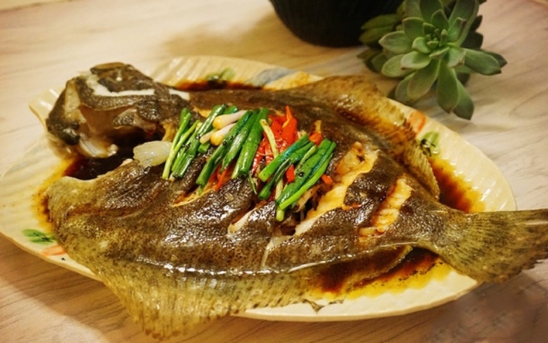 Cá bơn hấp xì dầu