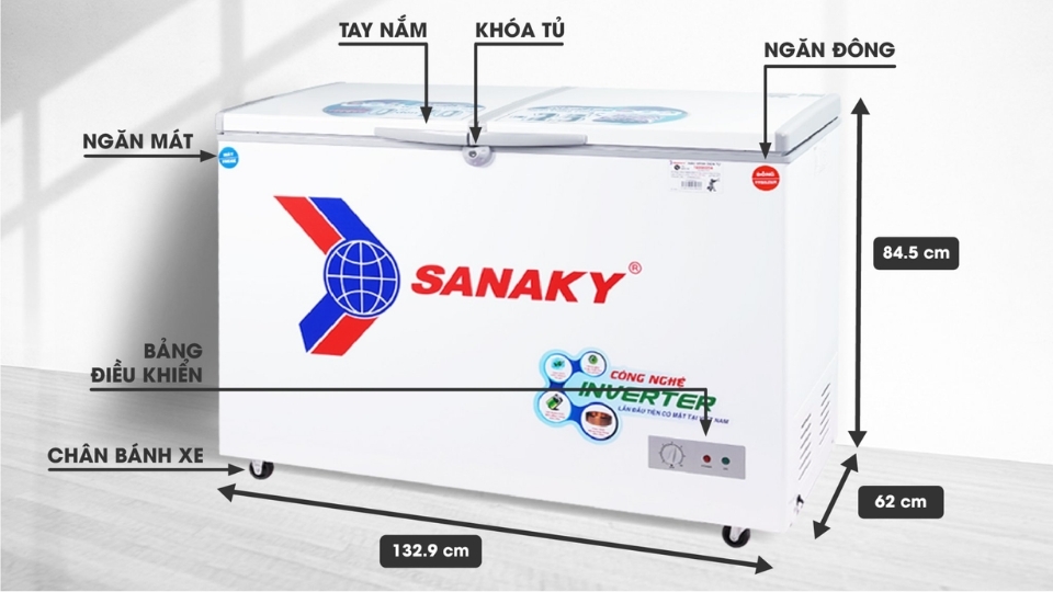 Sản phẩm này cũng có bộ bánh xe ở phía dưới tủ giúp cho bạn có thể di chuyển được tủ một cách dễ dàng