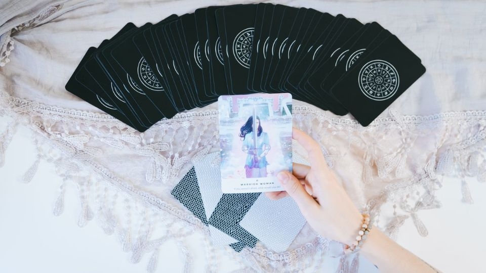 Hướng dẫn cách xem Tarot tại nhà