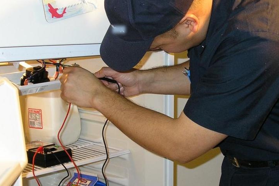 Liên hệ trung tâm sửa chữa uy tín.