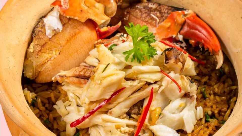 Cơm chiên cua có hương vị không chê vào đâu được