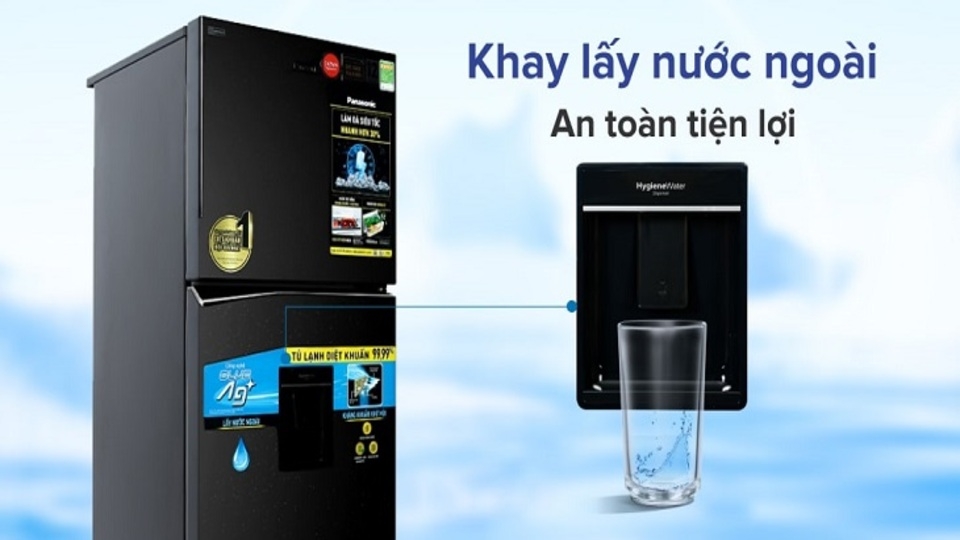 Thiết kế ngăn lấy nước bên ngoài tiện lợi của tủ lạnh Panasonic 