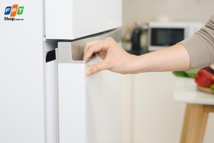 Hãy đảm bảo bạn đóng kín cửa tủ sau mỗi lần mở ra