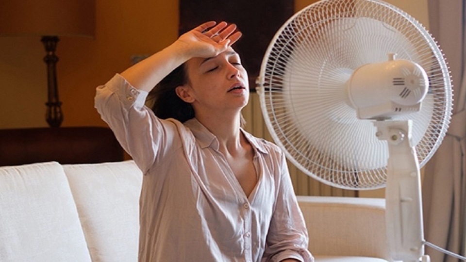 Ngồi quá gần quạt