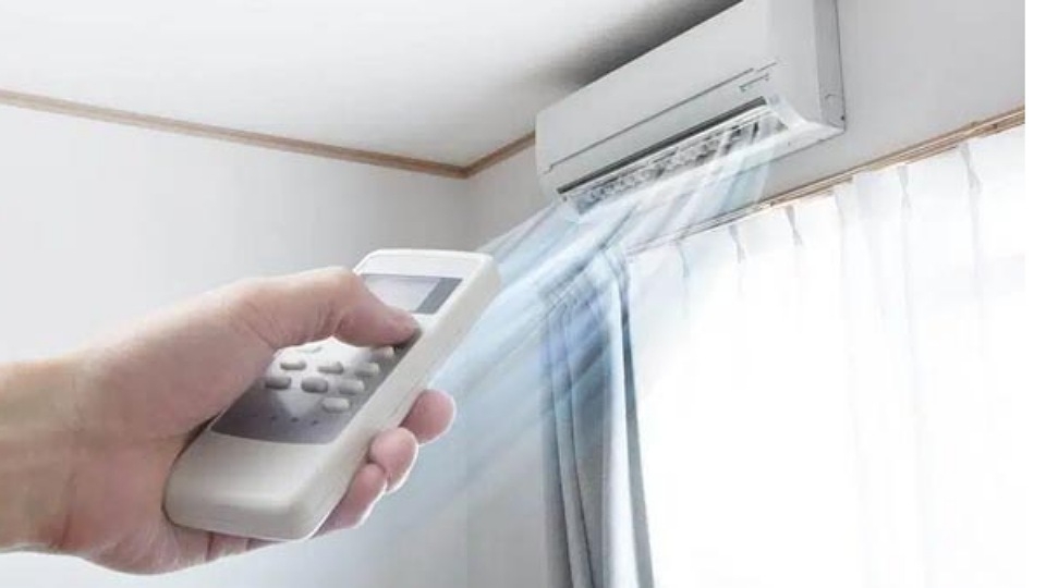 Bật nguồn máy lạnh 