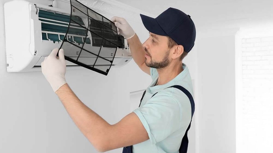 Kiểm tra các bộ phận của máy lạnh 