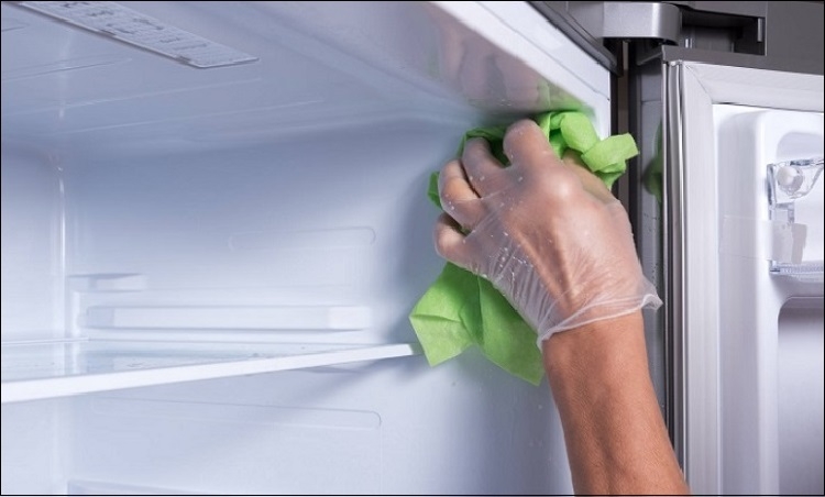Vệ sinh tủ lạnh mini thường xuyên
