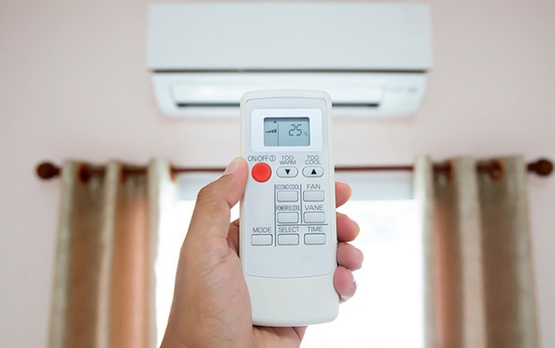 Tắt máy lạnh bằng remote hay cầu dao tốt hơn 1