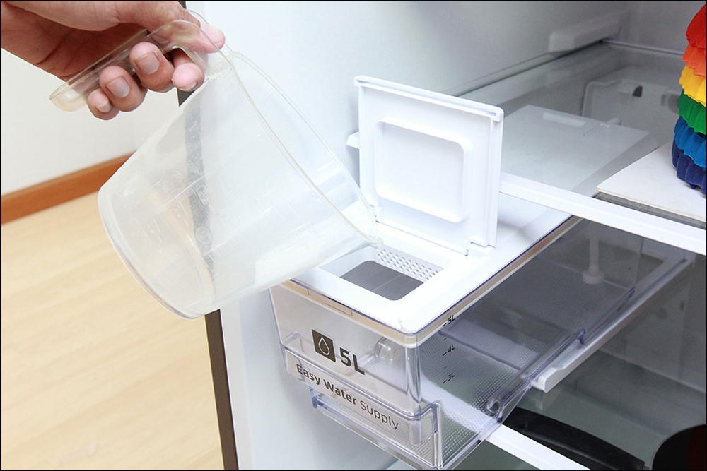 kiểm tra bình chứa nước thường xuyên