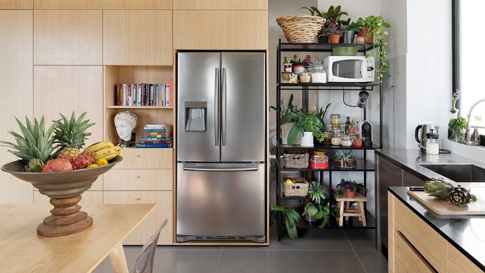 Đặt tủ lạnh ở nơi bằng phẳng để tránh tiếng ồn