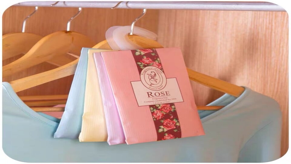 Dùng túi hoặc hộp thơm